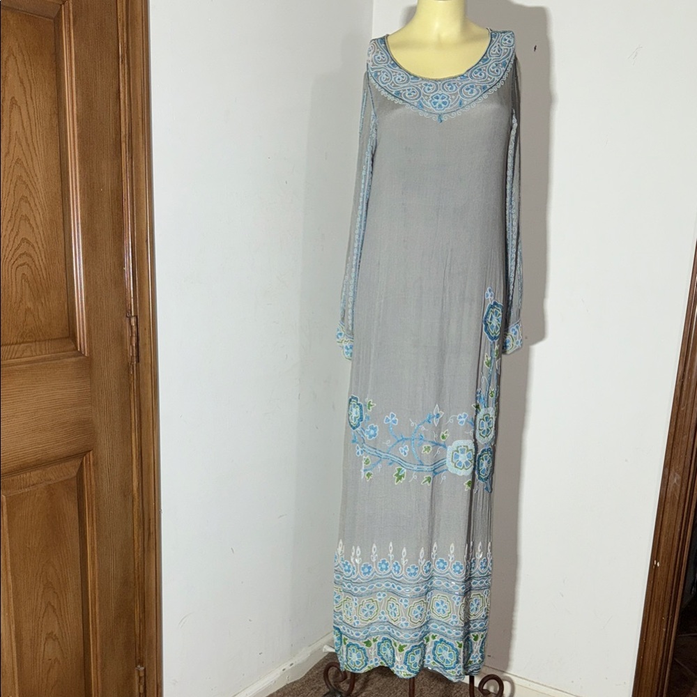 Chic Gray and Blue Floral Long Sleeve Dress